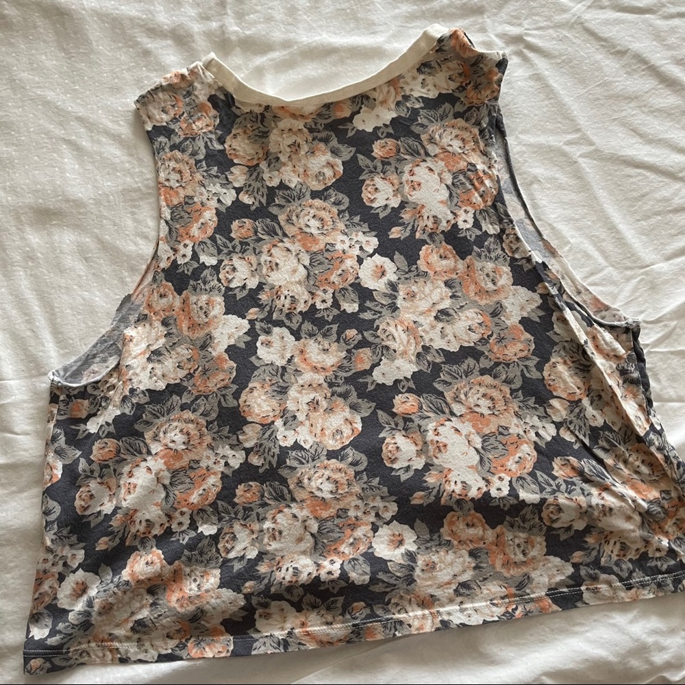 PacSun Cropped Muscle Tee - Picture 3 of 5